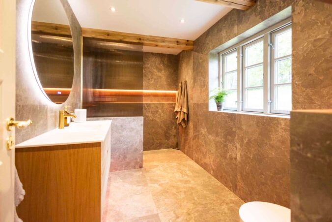 Hvad koster en totalrenovering af badeværelse? Få overblikket her