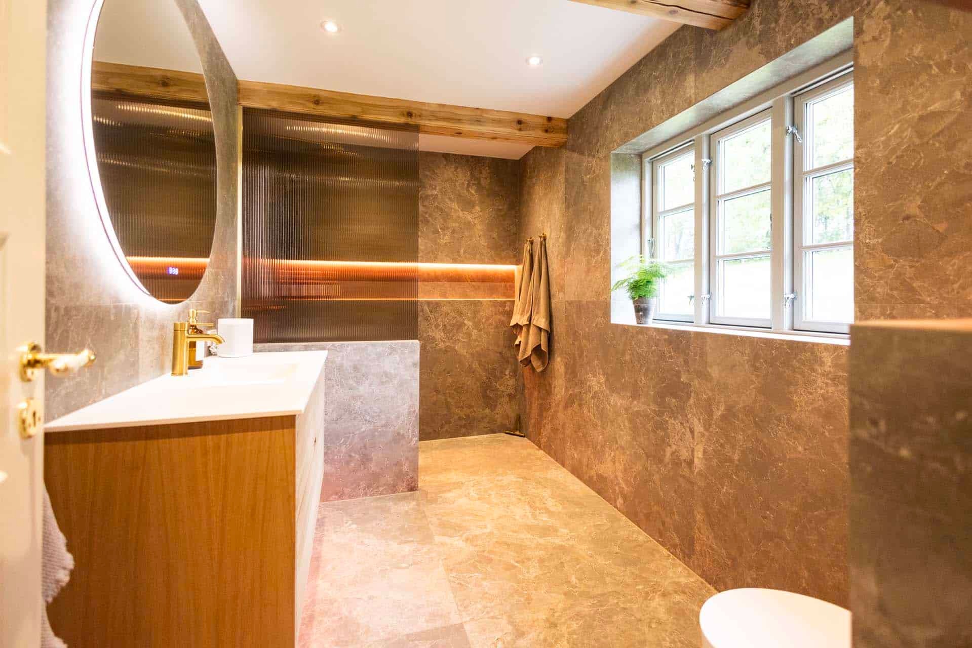 Hvad koster en totalrenovering af badeværelse? Få overblikket her