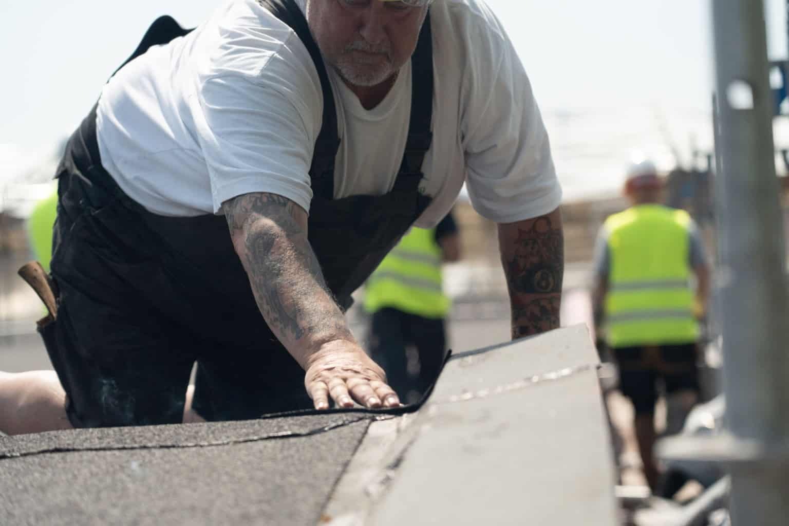 Gør-det-selv eller fagmand? Fordele og ulemper ved tagudskiftning